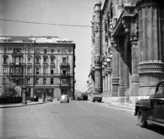 Magyarország, Budapest V., Vigadó tér., 1957, UVATERV, forgalom, teherautó, utcakép, Skoda-márka, DKW-márka, Feszl Frigyes-terv, lámpaoszlop, épületkár, automobil, Budapest, rendezvényközpont, Fortepan #3800