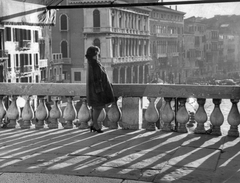 Olaszország, Velence, Rialto híd, háttérben a Riva del Ferro épületei, középen a Dolfin-Manin-palotával., 1964, Fortepan, látkép, Fortepan #38898