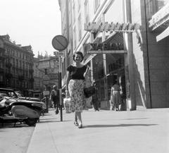 Austria, Vienna, Graben a Stock Im Eisen Platz felől., 1960, Fortepan, street view, genre painting, scooter, handbag, lady, skirt, sandal, blouse, Fortepan #39026