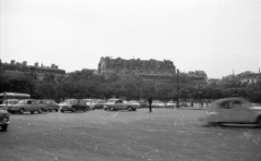 Franciaország, Párizs, Place Charles de Gaulle (Place de l'Étoile) a Diadalív mellett, szemben az Avenue Kléber és Avenue Victor Hugo torkolata., 1969, Fortepan, Fortepan #39114