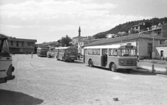 Montenegro, Ulcinj, buszállomás a piactér mellett., 1970, Fortepan, Yugoslavia, bus, mosque, Fortepan #39135