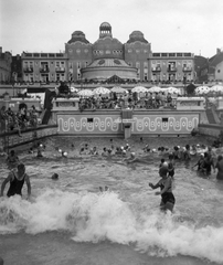 Magyarország, Budapest XI., Gellért Gyógyfürdő, hullámmedence., 1936, Ted Grauthoff, medence, hullámfürdő, uszoda, szecesszió, Budapest, fürdő-ház, Art Nouveau, Hegedűs Ármin-terv, Sebestyén Artúr-terv, Sterk Izidor-terv, Fortepan #39257