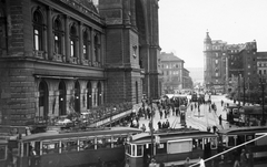 Magyarország, Budapest VIII., Baross tér, Keleti pályaudvar., 1935, Ted Grauthoff, vasút, tömeg, villamos, látkép, pályaudvar, villamosmegálló, eklektikus építészet, Budapest, Rochlitz Gyula-terv, Fortepan #39264