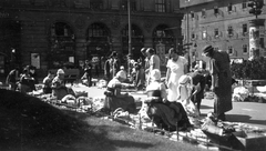 Magyarország, Budapest VIII., Blaha Lujza tér, matyó kézimunkaárusok kirakodóvására., 1935, Ted Grauthoff, vásár, Budapest, Fortepan #39265