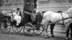 Hungary, Miskolc, Szemere utca 26., MÁV Igazgatóság., 1930, Pálinkás Barnabás, wedding ceremony, carriage, coach, bride, groom, bowler hat, teamster, double portrait, Fortepan #39292