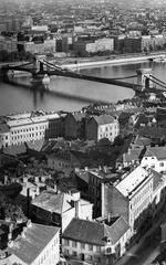 Hungary, Budapest I., kilátás a Mátyás-templom tornyából a Hunyadi János út és a Széchenyi Lánchíd irányába., 1960, Pesti Brúnó, bridge, picture, Danube, Budapest, suspension bridge, William Tierney Clark-design, Fortepan #39309