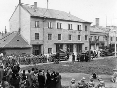 Magyarország, Budapest XIII., Teve utca, a tűzoltóság bemutatója., 1939, Angyalföldi Helytörténeti Gyűjtemény, csoportkép, teherautó, tűzoltóság, tűzoltó, Budapest, tűzoltóautó, Fortepan #39494