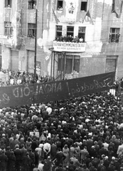 Magyarország, Budapest XIII., Szent László út - Szegedi út sarok., 1945, Angyalföldi Helytörténeti Gyűjtemény, pártház, felirat, felvonulás, Budapest, Fortepan #39558