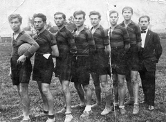 1920, Angyalföldi Helytörténeti Gyűjtemény, football, tableau, men, soccer team, sport jersey, soccer ball, hands behind the back, striped dress, Fortepan #39569