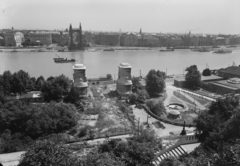 Magyarország, Budapest I., a lerombolt Erzsébet híd budai hídfője., 1951, Fortepan, látkép, hídroncs, Duna, eklektikus építészet, Budapest, függőhíd, Kherndl Antal-terv, Czekelius Aurél-terv, Fortepan #3957