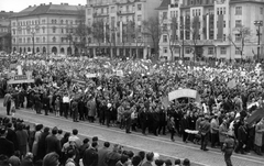 Hungary, Budapest XIV., Ötvenhatosok tere (Felvonulási tér), szemben a Damjanich utca torkolata. Május 1-i felvonulás., 1970, Angyalföldi Helytörténeti Gyűjtemény, Workers' Militia, march, 1st of May parade, board, Budapest, Fortepan #39626