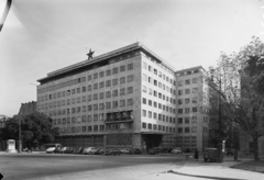 Magyarország, Budapest V., Szabadság tér 5-6., Kohó- és Gépipari Minisztérium., 1954, UVATERV, csehszlovák gyártmány, Tatra-márka, szovjet gyártmány, GAZ-márka, magyar gyártmány, utcakép, Ikarus-márka, Mercedes-márka, EMW-márka, vörös csillag, automobil, GAZ M20 Pobjeda, Skoda 1101/1102 Tudor, Mercedes W136, Tatra 600 Tatraplan, EMW 340, mercedes w120, rendszám, Ikarus 30, Tatra 87, irodaház, Chevrolet 210, Budapest, Fortepan #3966