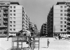 Magyarország, Budapest XIII., Szent István park, szemben a Csanády utca., 1962, Angyalföldi Helytörténeti Gyűjtemény, játszótér, lakótelep, labda, Budapest, Fortepan #39663