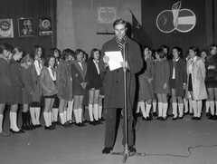 Hungary, Budapest XIII., Ganz Daru- és Kazángyár., 1970, Angyalföldi Helytörténeti Gyűjtemény, pioneer, flag, microphone, speech, badge, scarf, Budapest, Hungarian-Soviet Friendship Association, Fortepan #39672