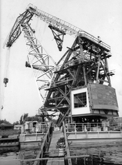 Magyarország, Budapest XIII., Újpesti-öböl, a Magyar Hajó- és Darugyárban készült önjáró úszó forgódaru., 1979, Angyalföldi Helytörténeti Gyűjtemény, daru, nehézipar, hajógyártás, Budapest, Fortepan #39705