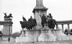 Magyarország, Budapest XIV., Hősök tere., 1956, Nagy Gyula, tér, lovas szobor, Budapest, szoborcsoport, Árpád-ábrázolás, Fortepan #39758