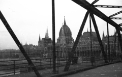 Hungary, Budapest, Parlament a Kossuth hídról nézve., 1956, Nagy Gyula, Kossuth-bridge, Imre Steindl-design, parliament, Neo-Gothic-style, eclectic architecture, Fortepan #39762