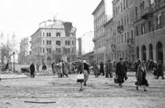 Magyarország, Budapest VIII., Harminckettesek tere a József körútról nézve., 1956, Nagy Gyula, forradalom, Budapest, utcakép, járókelő, Fortepan #39779