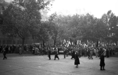 Magyarország, Budapest V., Szabadság tér, 1956. október 25-e délután, "véres-zászlós" tüntetés., 1956, Nagy Gyula, forradalom, Budapest, Fortepan #39782