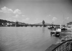 Magyarország, Budapest V., a Széchenyi Lánchíd újjáépítése., 1949, UVATERV, hajó, híd, építkezés, csónak, hídépítés, vontatóhajó, gőzhajó, állvány, Duna, lapátkerekes hajó, Kékes hajó, Budapest, függőhíd, William Tierney Clark-terv, Fortepan #3982