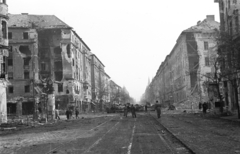 Magyarország, Budapest VIII.,Budapest IX., Üllői út a nagykörúti kereszteződésnél, balra a József körút, jobbra a Ferenc körút torkolatánál a Kilián laktanya., 1956, Nagy Gyula, háborús kár, plakát, forradalom, hirdetőoszlop, járműroncs, Budapest, épületkár, Fortepan #39827