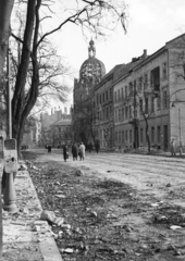 Magyarország, Budapest VIII.,Budapest IX., Üllői út a Szentkirályi utca felől az Iparművészeti Múzeum felé nézve., 1956, Nagy Gyula, háborús kár, forradalom, utcakép, szecesszió, múzeum, Lechner Ödön-terv, torony, szemetes, Budapest, Art Nouveau, Pártos Gyula-terv, Fortepan #39829