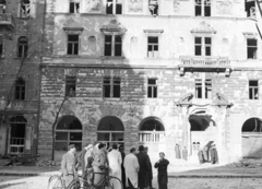 Magyarország, Budapest VIII., Üllői út 36., a József körút sarkánál álló ház., 1956, Nagy Gyula, kerékpár, háborús kár, forradalom, Budapest, Fortepan #39831