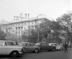 Hungary, Budapest V., Szabadság tér, a Magyar Nemzeti Bank épülete., 1966, UVATERV, street view, Mercedes-brand, Ignác Alpár-design, Red Star, public building, automobile, Volkswagen Beetle, eclectic architecture, Budapest, Fortepan #3988