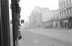 Magyarország, Budapest V., Kossuth Lajos utca az Astoria felé nézve, jobbra a Szép utca torkolata., 1956, Nagy Gyula, zászló, cégtábla, szovjet gyártmány, forradalom, harckocsi, utcakép, épület, T-54 tank, Budapest, Fortepan #39968