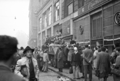 Magyarország, Budapest V., Kossuth Lajos utca az Astoria felé nézve, jobbra a Magyar utca torkolata., 1956, Nagy Gyula, cégtábla, szovjet gyártmány, forradalom, harcjármű, BTR 152, Budapest, Fortepan #39976