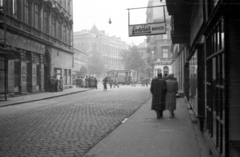 Magyarország, Budapest V., Királyi Pál utca a Vámház körút felé nézve., 1956, Nagy Gyula, cégtábla, forradalom, villamos, Budapest, Fortepan #40002