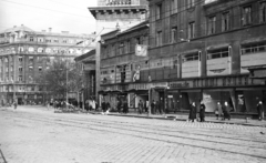 Magyarország, Budapest V.,Budapest IX., Kálvin tér., 1956, Nagy Gyula, háborús kár, cégtábla, forradalom, Budapest, Fortepan #40008