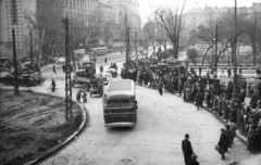 Magyarország, Budapest VIII.,Budapest V., Kálvin tér a Múzeum körút felé nézve., 1956, Nagy Gyula, autóbusz, szovjet gyártmány, tömeg, forradalom, harckocsi, teherautó, tüntetés, T-34 tank, Budapest, Fortepan #40025