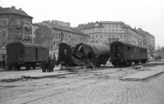 Magyarország, Budapest I.,Budapest II., Széna tér., 1956, Nagy Gyula, forradalom, járműroncs, vagon, Budapest, Fortepan #40049