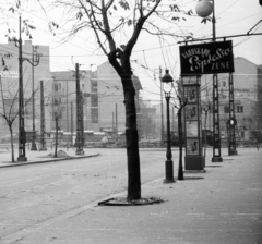 Magyarország, Budapest V., Kecskeméti utca a Kálvin tér felé nézve., 1956, Nagy Gyula, plakát, cégtábla, forradalom, eszpresszó, hirdetőoszlop, lámpaoszlop, felsővezeték, Budapest, Fortepan #40089