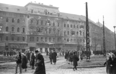 Magyarország, Budapest VIII., Baross tér, balról a 3., 2. és 1. számú ház, jobbra a Rákóczi út., 1956, Nagy Gyula, háborús kár, forradalom, Budapest, épületkár, Fortepan #40111