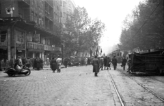 Magyarország, Budapest VIII.,Budapest VII., Rákóczi út a Síp utcától a Blaha Lujza tér felé nézve., 1956, Nagy Gyula, zászló, forradalom, villamos, járműroncs, oldalkocsis motorkerékpár, Verseny Áruház, Budapest, Fortepan #40118