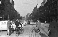 Magyarország, Budapest VII., Erzsébet (Lenin) körút a Dohány utcától a Wesselényi utca felé nézve., 1956, Nagy Gyula, kerékpár, forradalom, automobil, Opel Kapitän, Budapest, Fortepan #40150