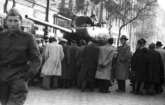 Hungary, Budapest VII., Erzsébet (Lenin) körút a Dohány utca felől a Rákóczi út felé nézve. T34/85 típusú harckocsi., 1956, Nagy Gyula, Soviet brand, revolution, tank, soldier, untitled, Budapest, Fortepan #40278