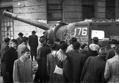 Hungary, Budapest VIII., Déri Miksa - Fecske (Lévai Oszkár) utca sarok. Harcképtelenné tett ISZU-152-es szovjet rohamlöveg., 1956, Nagy Gyula, Soviet brand, revolution, wreck, combat vehicle, ISU-152 assault gun, Budapest, Fortepan #40282