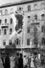 Hungary, Budapest VIII., Üllői út 34., az Iparművészeti Múzeummal szemben lévő épület., 1956, Nagy Gyula, war damage, revolution, Budapest, damaged building, Fortepan #40294