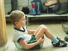 1985, Varga János, colorful, shoe, jesting, basket, kid, boots, shop interior, Tisza shoes, Fortepan #40340