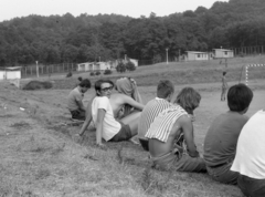 Magyarország, Bodajk, KISZ építőtábor (később Tölgyes Tábor és Turistaközpont)., 1979, Varga János, tábor, futballpálya, KISZ, csíkos ruha, Fortepan #40356