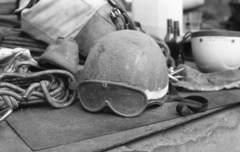 Ipari alpinista felszerelés., 1985, Varga János, crash helmet, Fortepan #40362