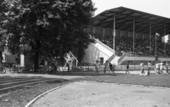 Magyarország, Szeged, SZVSE pálya., 1980, Varga János, nézőtér, váltófutás, futás, stadion, atlétika, Fortepan #40378