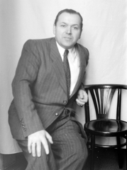 1946, Fortepan, portrait, suit, gentleman, sitting, chair, tonett, Fortepan #4040