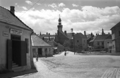 Magyarország, Sopron, Szélmalom utca, szemben az Ikva híd a Festő köz felé, háttérben a Tűztorony., 1938, Rados Tamás OSB, cégtábla, pék, pékség, Kastner Lajos, telefonkábel, tetőtartó, utcanévtábla, hídépítés, Fortepan #40402