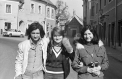 Magyarország, Szentendre, Fő (Marx) tér a Dumtsa Jenő utca felől nézve., 1978, Fortepan, csoportkép, utcakép, Fiat-márka, Lada-márka, fiú, lány, Fortepan #40608