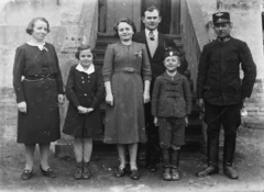 1930, Simon Tibor, uniform, tableau, women, men, railroader, boots, Fortepan #40667