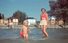 Hungary,Lake Balaton, Siófok, háttérben balra a MAC klubház., 1943, Ember Károly dr., colorful, bathing, kid, nude photo, pier, double portrait, mother, genitalia, Lake Balaton, Fortepan #40768